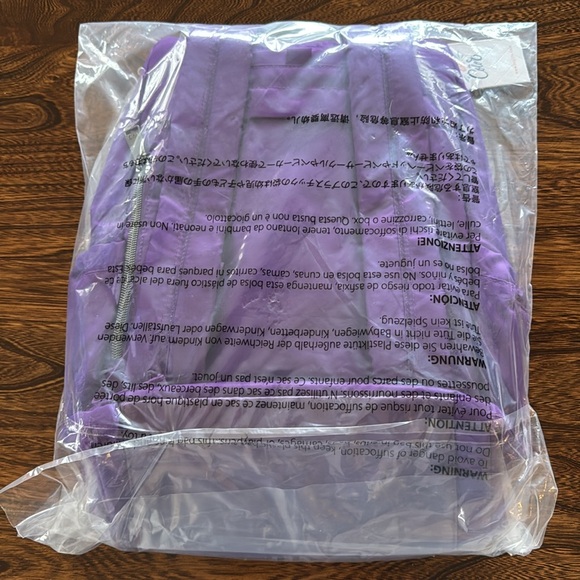 Lug Hatchback SE, Grape Purple, NWT - Picture 5 of 9